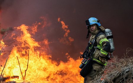 S Korean firefighters tackle huge blaze in last of Seoul’s ‘shanty towns’