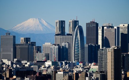 Japan 40-Year Bond Yield Hits 4% for First Time Since 2007 Debut
