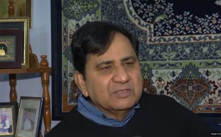 Rahul Gandhi Uncomfortable With Veterans, Says Ex-Leader Shakeel Ahmad