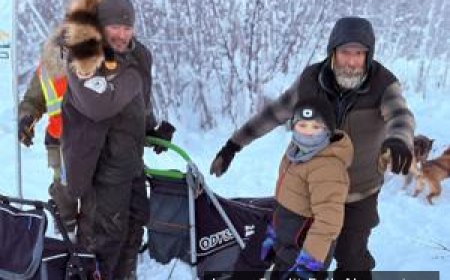 23 mushers race from Chatanika Lodge to Two Rivers for the Two Rivers 200/100