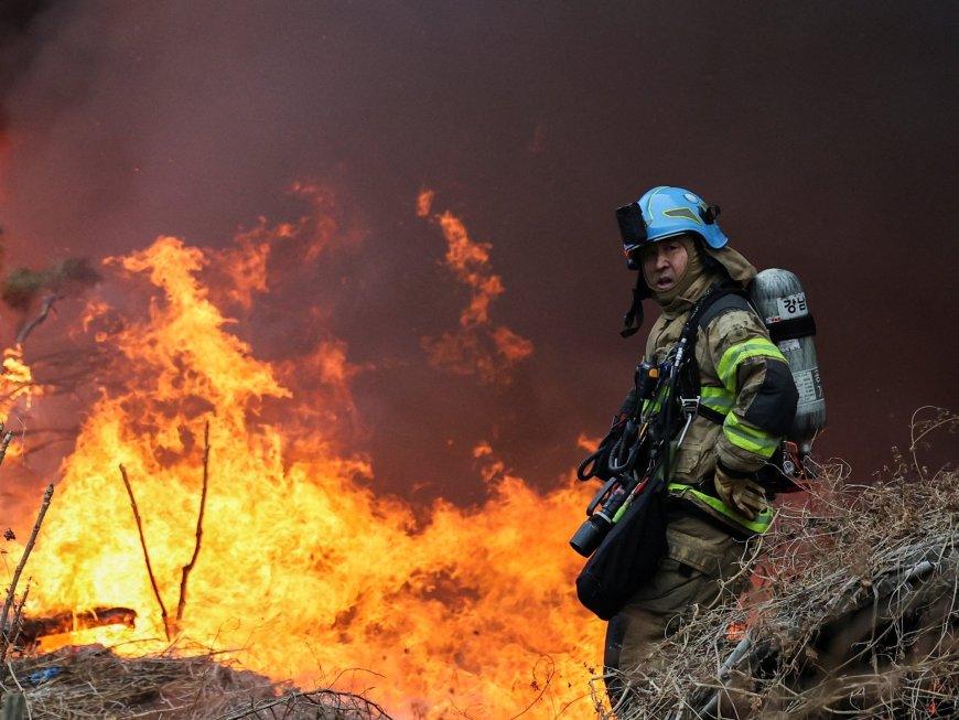 S Korean firefighters tackle huge blaze in last of Seoul’s ‘shanty towns’