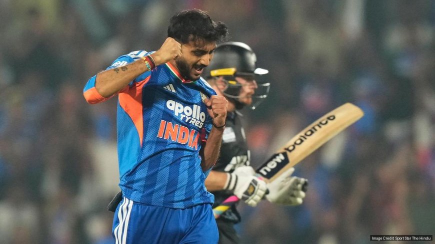IND vs NZ 1st T20I: Axar Patel goes off the field due to finger injury