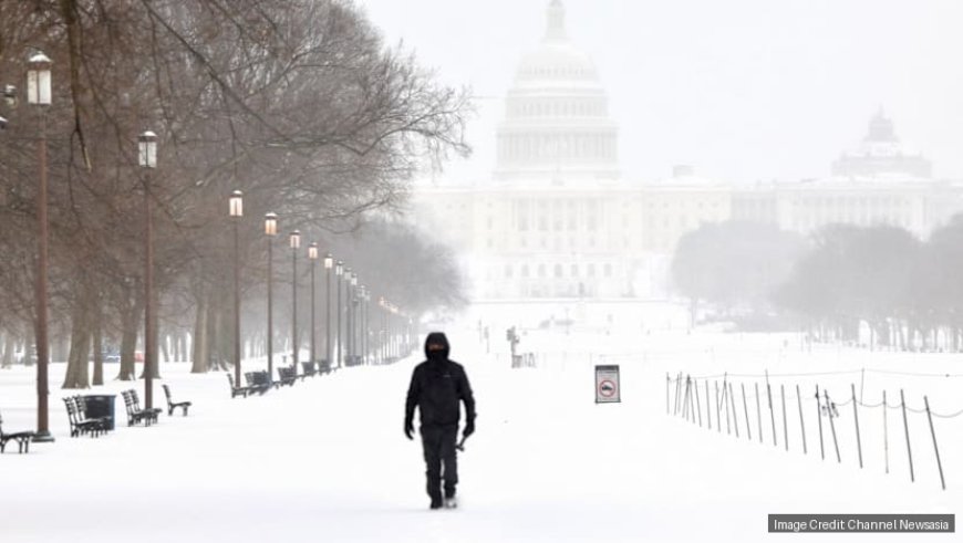US storm leaves 670,000 without power, forces thousands of flight cancellations