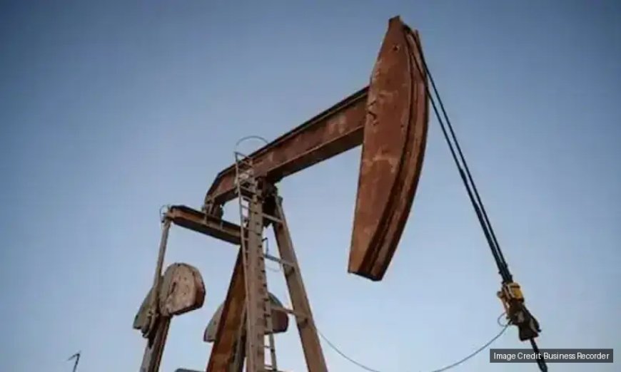 Oil slips even as US winter storm curbs crude output
