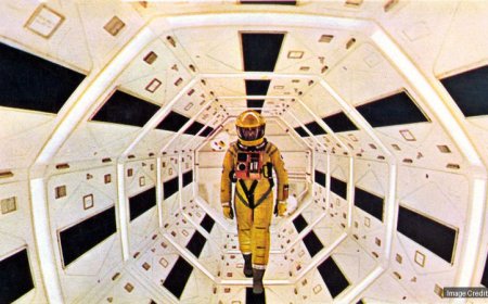 We asked retired astronauts about their favorite space movies, and this is what they shared with us