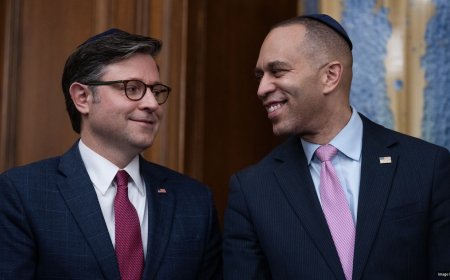 Mike Johnson warned by Jeffries not to count on Democrats' votes to end shutdown