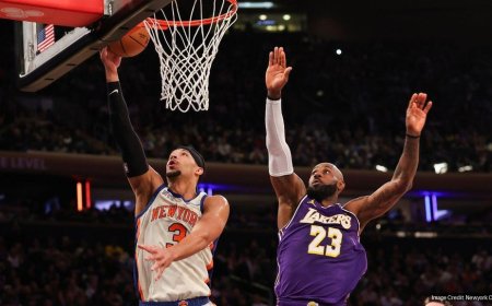 Knicks come alive in third quarter, pull away to win over LeBron, Lakers