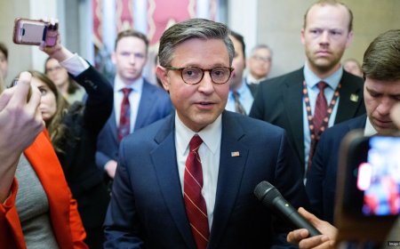 House Democrats help Mike Johnson end government shutdown, fund DHS and ICE