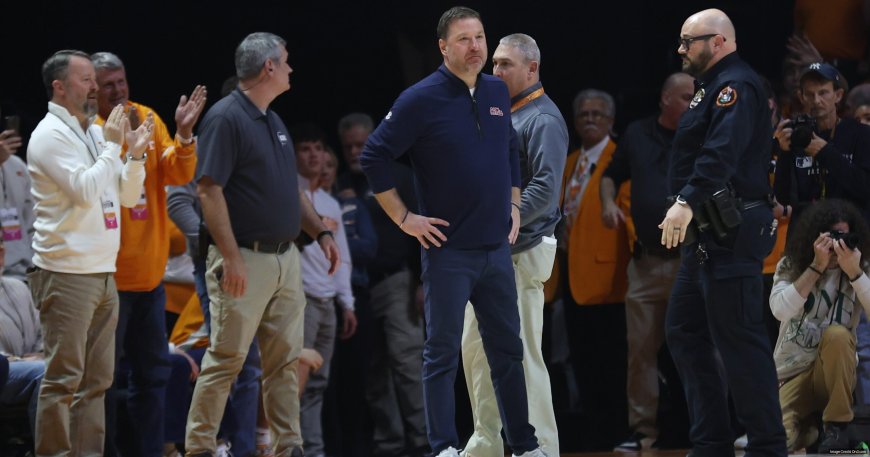 Chris Beard got ejected at Tennessee trying to do what Rick Barnes once did